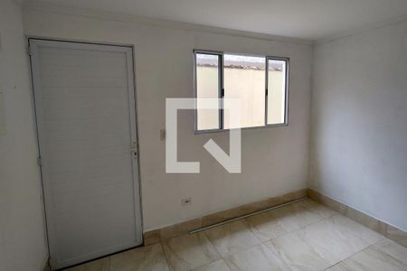 Sala de casa de condomínio para alugar com 2 quartos, 60m² em Mirim, Praia Grande