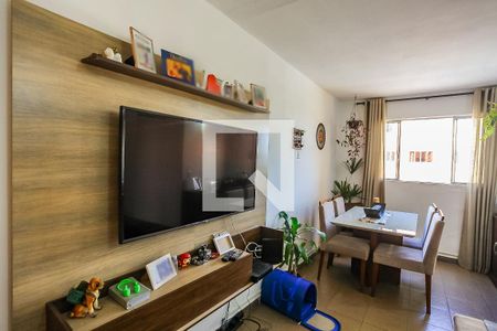 Sala de apartamento para alugar com 2 quartos, 50m² em Parque Pinheiros, Taboão da Serra