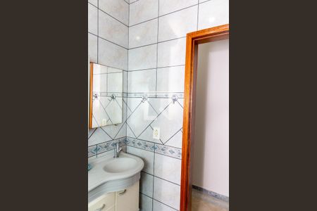 Banheiro Social 1 de casa para alugar com 3 quartos, 393m² em Taboão, Diadema