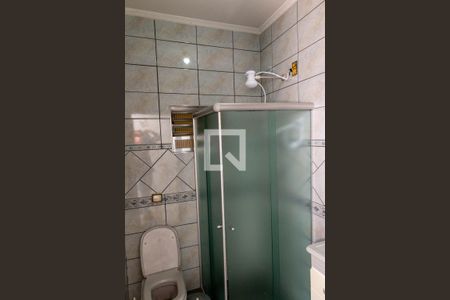 Banheiro Social 1 de casa para alugar com 3 quartos, 393m² em Taboão, Diadema
