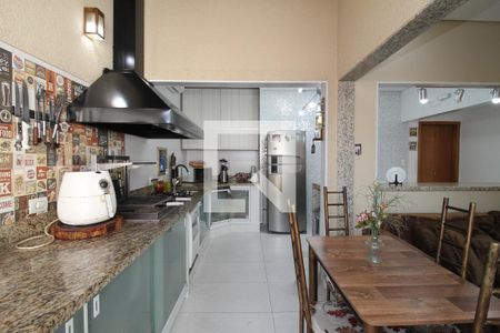 Sala/Cozinha de casa à venda com 4 quartos, 200m² em Vila Ré, São Paulo