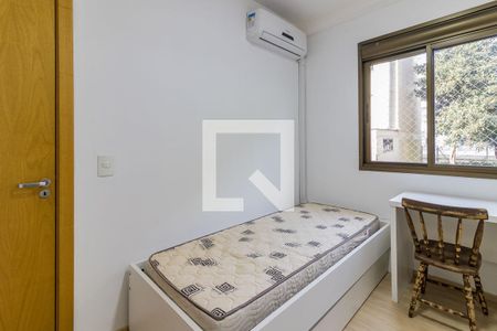 Dormitório de apartamento para alugar com 2 quartos, 70m² em Passo da Areia, Porto Alegre