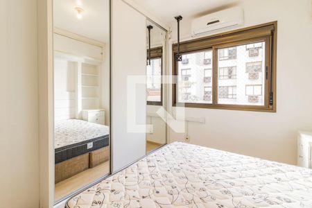 Dormitório 2 de apartamento para alugar com 2 quartos, 70m² em Passo da Areia, Porto Alegre