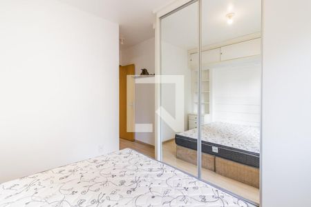 Dormitório 2 de apartamento para alugar com 2 quartos, 70m² em Passo da Areia, Porto Alegre