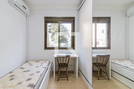 Dormitório de apartamento para alugar com 2 quartos, 70m² em Passo da Areia, Porto Alegre