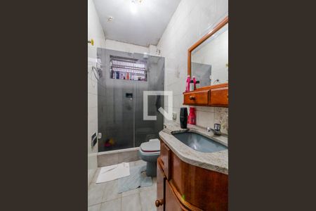 Banheiro de apartamento à venda com 1 quarto, 47m² em Menino Deus, Porto Alegre