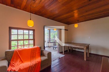 Sala íntima de casa para alugar com 2 quartos, 100m² em Lagoa da Conceição, Florianópolis
