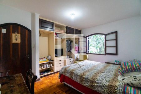 Suite de casa à venda com 5 quartos, 340m² em Jardim Prudência, São Paulo