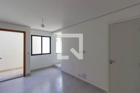 Sala de casa de condomínio à venda com 2 quartos, 84m² em Pestana, Osasco