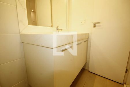 banheiro 1 de apartamento para alugar com 2 quartos, 60m² em São Pedro, Belo Horizonte