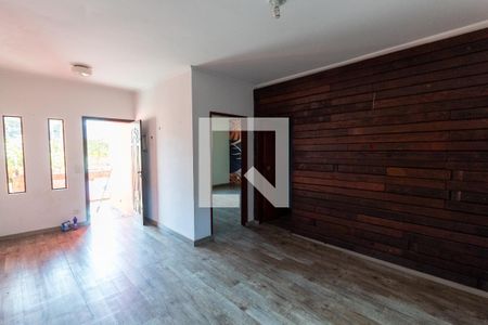 Sala de casa à venda com 4 quartos, 323m² em Vila Paranaguá, São Paulo