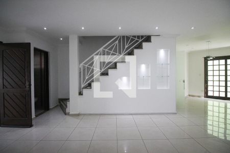 Sala de casa à venda com 3 quartos, 129m² em Vila Nivi, São Paulo