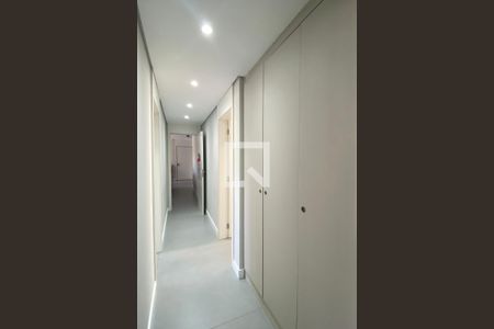 Corredor de apartamento à venda com 3 quartos, 139m² em Tamboré, Barueri