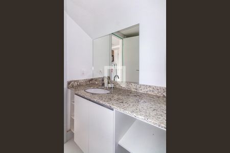 Banheiro de apartamento para alugar com 1 quarto, 30m² em Partenon, Porto Alegre