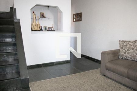 Casa para alugar com 3 quartos, 300m² em Vila Sabrina, São Paulo