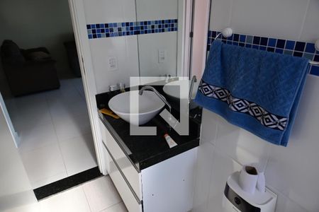 Banheiro de apartamento para alugar com 2 quartos, 90m² em Caiçara, Praia Grande