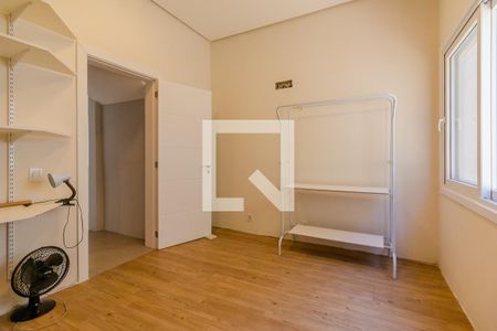 Casa de condomínio à venda com 380m², 3 quartos e 3 vagas Casa de condomínio à venda com 380m², 3 quartos e 3 vagasQuarto de serviço