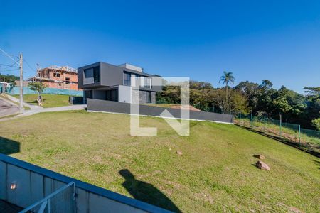 Casa de condomínio à venda com 380m², 3 quartos e 3 vagas Casa de condomínio à venda com 380m², 3 quartos e 3 vagasVista