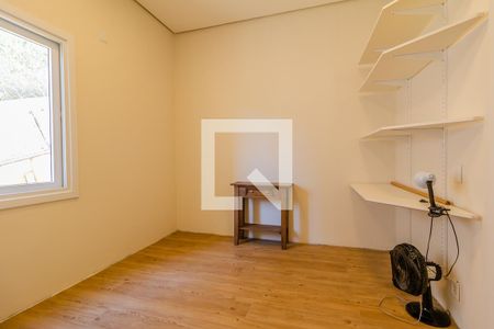 Casa de condomínio à venda com 380m², 3 quartos e 3 vagas Casa de condomínio à venda com 380m², 3 quartos e 3 vagasQuarto de serviço