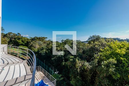 Casa de condomínio à venda com 380m², 3 quartos e 3 vagas Casa de condomínio à venda com 380m², 3 quartos e 3 vagasVista