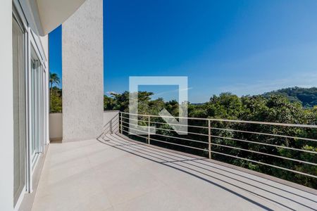 Casa de condomínio à venda com 380m², 3 quartos e 3 vagas Casa de condomínio à venda com 380m², 3 quartos e 3 vagasVaranda