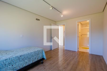 Casa de condomínio à venda com 380m², 3 quartos e 3 vagas Casa de condomínio à venda com 380m², 3 quartos e 3 vagasQuarto 2