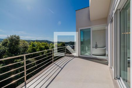 Casa de condomínio à venda com 380m², 3 quartos e 3 vagas Casa de condomínio à venda com 380m², 3 quartos e 3 vagasVaranda