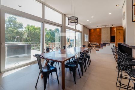 Casa de condomínio à venda com 380m², 3 quartos e 3 vagas Casa de condomínio à venda com 380m², 3 quartos e 3 vagasSala de jantar