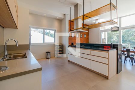 Casa de condomínio à venda com 380m², 3 quartos e 3 vagas Casa de condomínio à venda com 380m², 3 quartos e 3 vagasCozinha