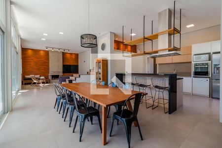 Casa de condomínio à venda com 380m², 3 quartos e 3 vagas Casa de condomínio à venda com 380m², 3 quartos e 3 vagasSala de jantar