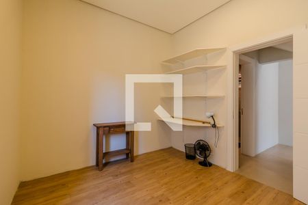 Casa de condomínio à venda com 380m², 3 quartos e 3 vagas Casa de condomínio à venda com 380m², 3 quartos e 3 vagasQuarto de serviço