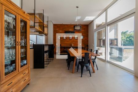Casa de condomínio à venda com 380m², 3 quartos e 3 vagas Casa de condomínio à venda com 380m², 3 quartos e 3 vagasSala de jantar