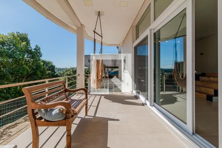 Casa de condomínio à venda com 380m², 3 quartos e 3 vagas Casa de condomínio à venda com 380m², 3 quartos e 3 vagasQuintal