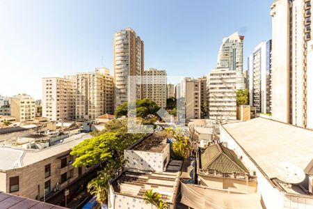 Sala - Varanda - Vista de apartamento à venda com 3 quartos, 137m² em Consolação, São Paulo