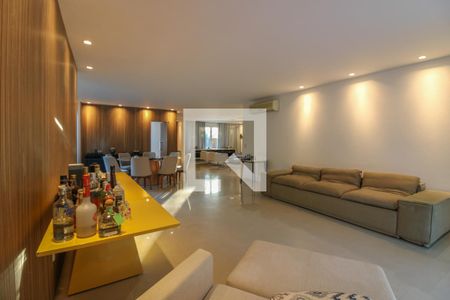 Casa de condomínio à venda com 600m², 5 quartos e 4 vagasSala