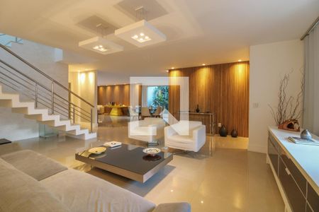 Sala de casa de condomínio à venda com 5 quartos, 600m² em Barra da Tijuca, Rio de Janeiro