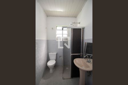 Banheiro de casa para alugar com 2 quartos, 130m² em Vila Palmeiras, São Paulo