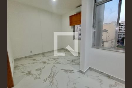 Sala  de apartamento para alugar com 2 quartos, 52m² em Copacabana, Rio de Janeiro