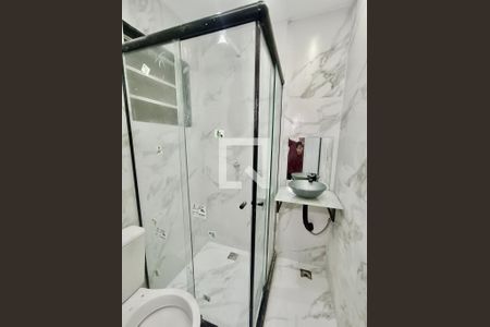 Banheiro de apartamento para alugar com 2 quartos, 52m² em Copacabana, Rio de Janeiro