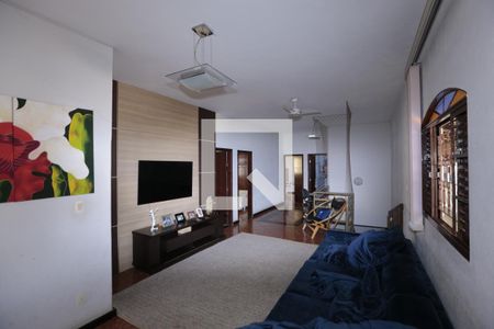 Sala de casa à venda com 4 quartos, 200m² em Milionários, Belo Horizonte