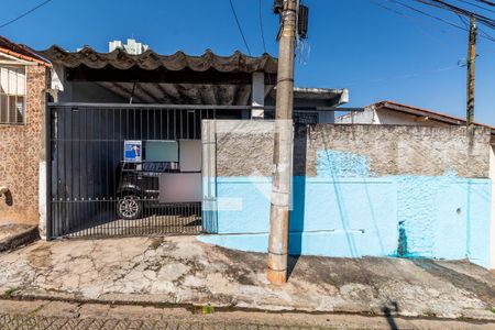 Casa à venda com 70m², 3 quartos e 1 vaga Casa à venda com 70m², 3 quartos e 1 vagaFachada