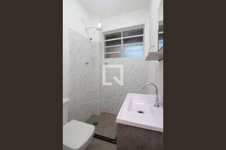 Banheiro de kitnet/studio para alugar com 0 quarto, 30m² em Vila Buarque, São Paulo
