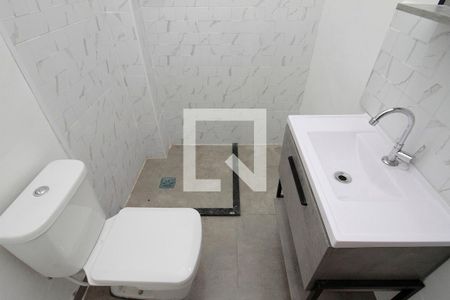 Banheiro de kitnet/studio para alugar com 0 quarto, 30m² em Vila Buarque, São Paulo