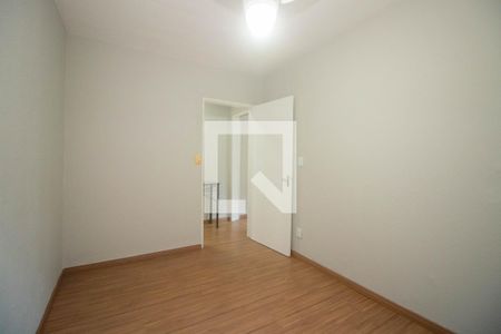 Quarto 1 de apartamento para alugar com 2 quartos, 55m² em Jardim Itu, Porto Alegre