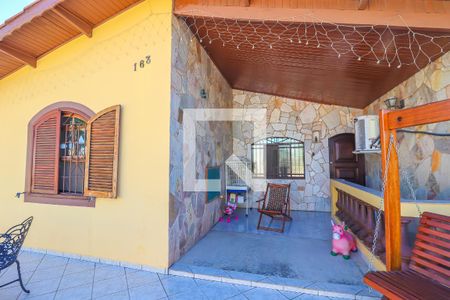 Casa à venda com 229m², 5 quartos e 3 vagas Casa à venda com 229m², 5 quartos e 3 vagasQuintal