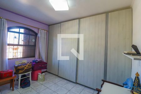 Casa à venda com 229m², 5 quartos e 3 vagas Casa à venda com 229m², 5 quartos e 3 vagasQuarto 2