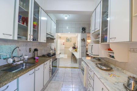 Casa à venda com 229m², 5 quartos e 3 vagas Casa à venda com 229m², 5 quartos e 3 vagasCozinha