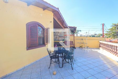 Casa à venda com 229m², 5 quartos e 3 vagas Casa à venda com 229m², 5 quartos e 3 vagasQuintal