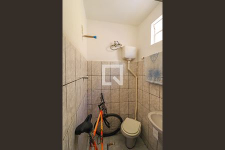 Casa à venda com 229m², 5 quartos e 3 vagas Casa à venda com 229m², 5 quartos e 3 vagasBanheiro de serviço