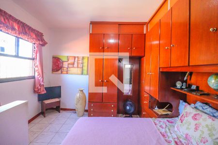 Casa à venda com 229m², 5 quartos e 3 vagas Casa à venda com 229m², 5 quartos e 3 vagasSuíte